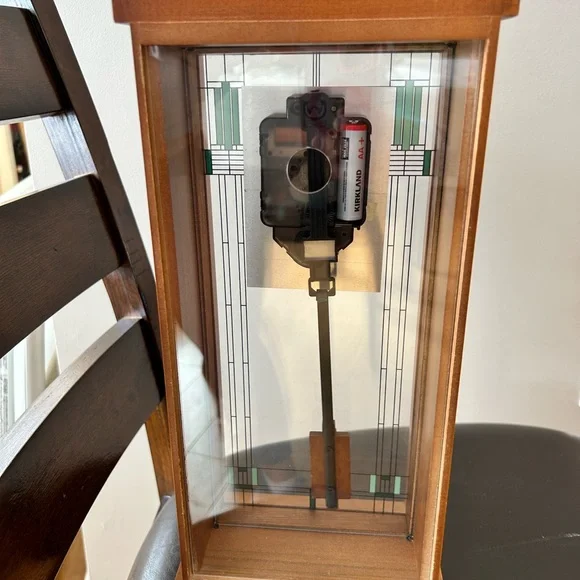 Frank Lloyd Wright Bulova Wooden Clock for mantel - Picture 9 of 12